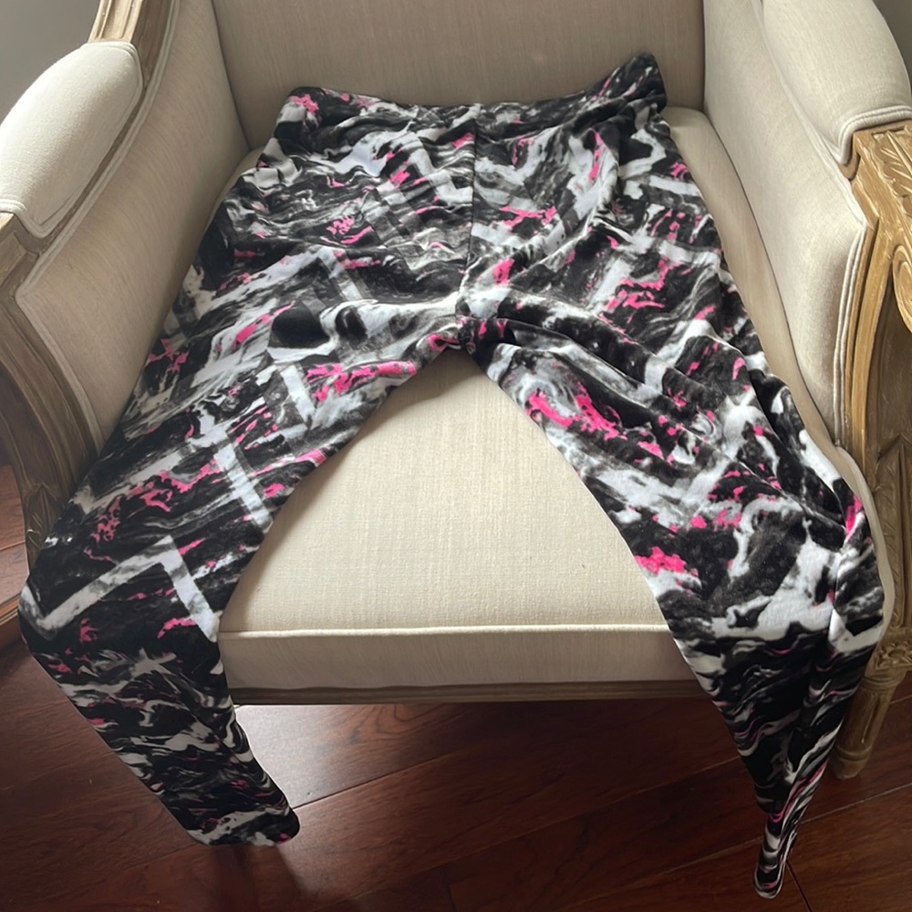 Black/pink/white leggings